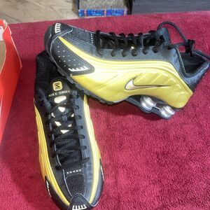 Size 7.5 - Nike Shox R4 Black Metallic Gold W